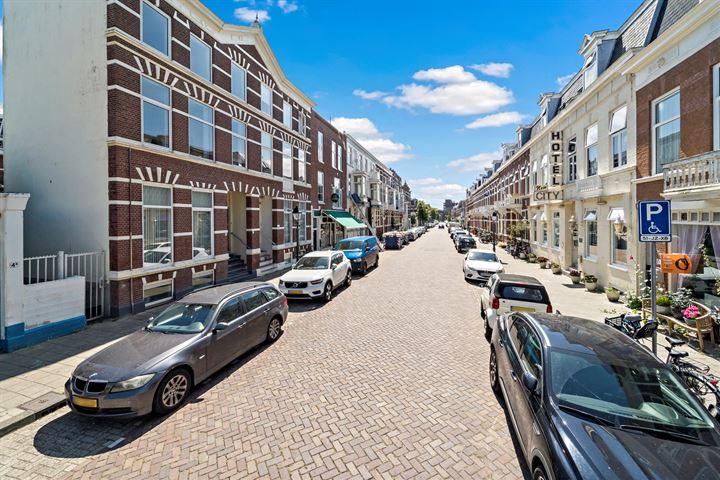 Bekijk foto 3 van Renbaanstraat 8