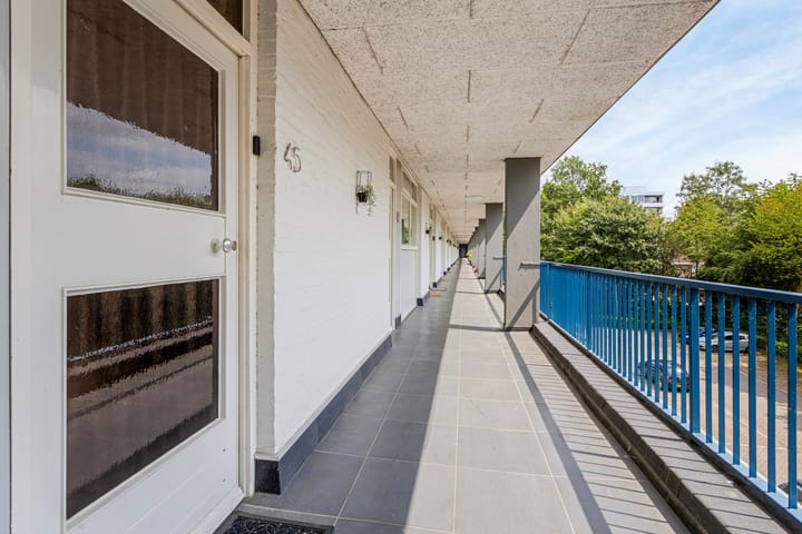 Foto 7 van Burg. van Grunsvenplein 45