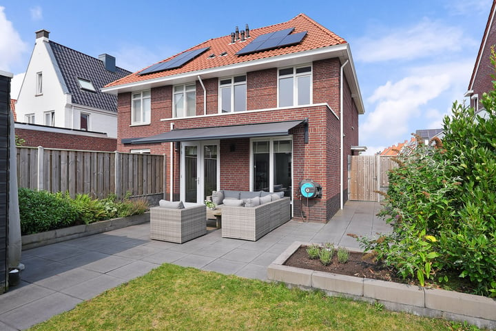 View photo 27 of Nina Simonestraat 24