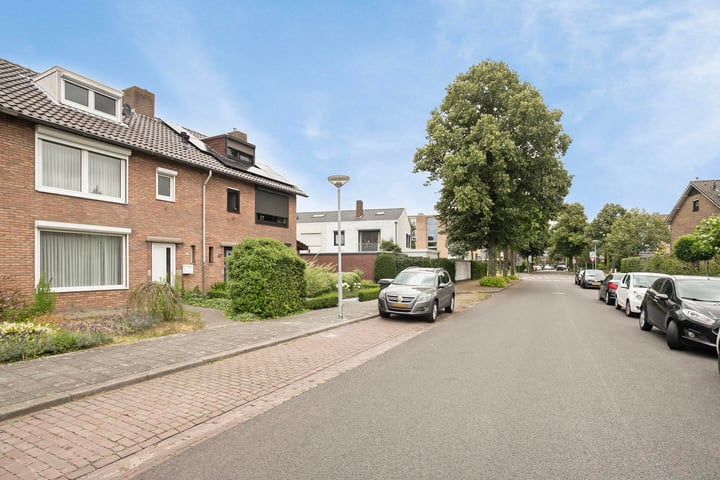 Bekijk foto 7 van Burgemeester Houbenstraat 45