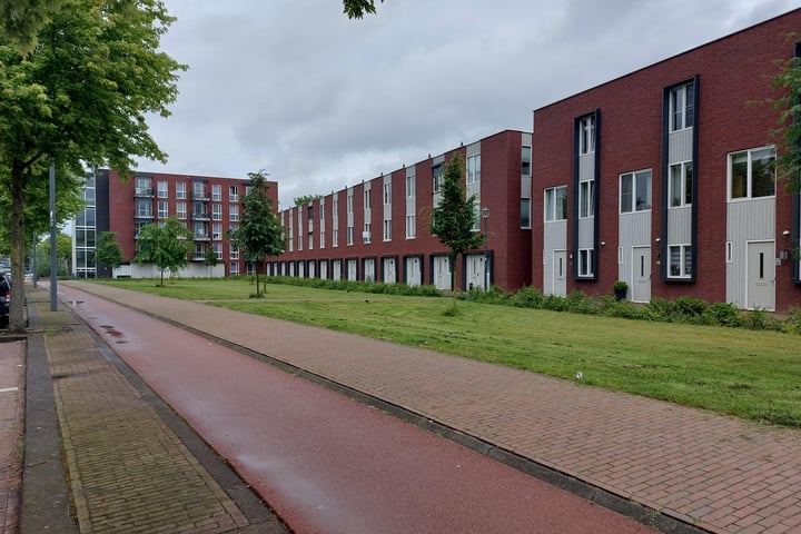 Bekijk foto 36 van Frontonstraat 5