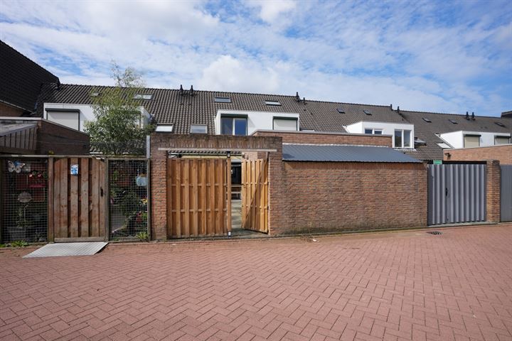 View photo 23 of Oranjestraat 47