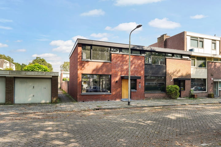 Bekijk foto 1 van Muiderslotstraat 14