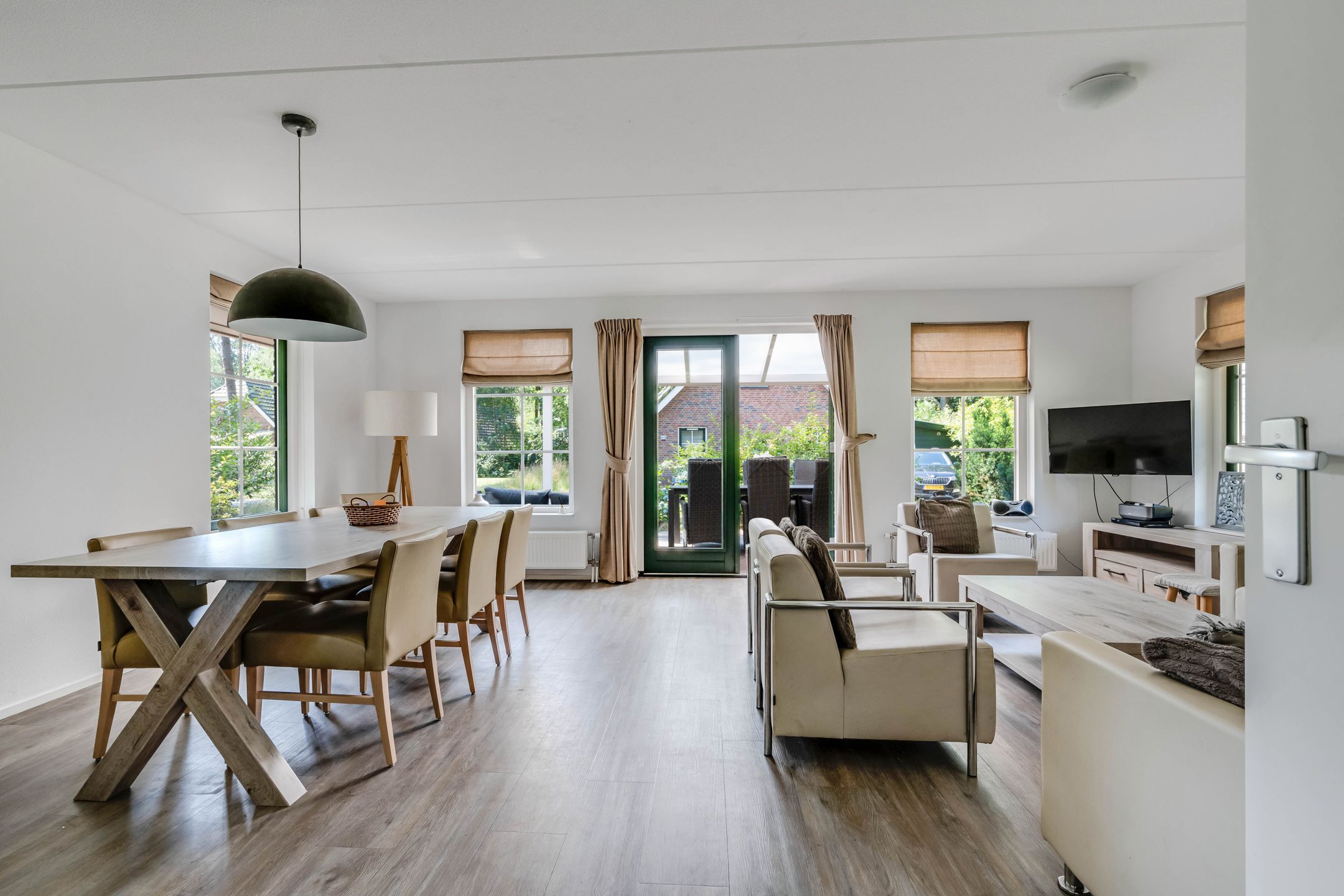 Foto 3 van Hof van Halenweg 2-25