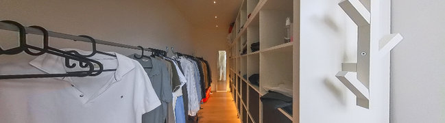 View 360° photo of Walk-in closet of Rivierdijk 575