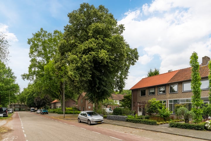 Bekijk foto 42 van Planetenstraat 20