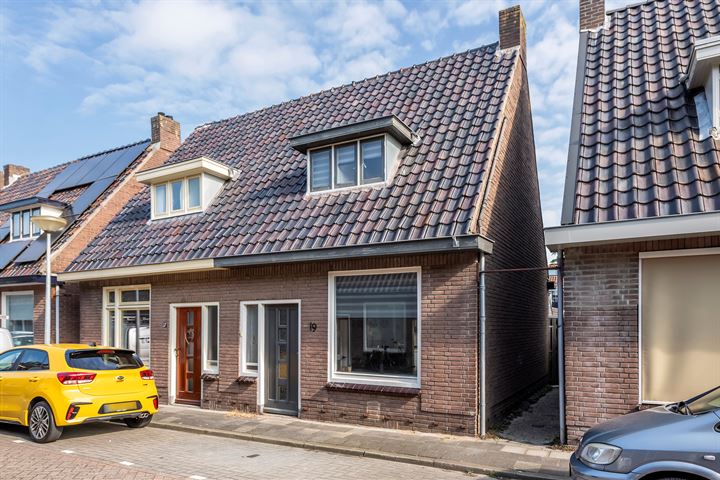 Bekijk foto 1 van Tulpstraat 19