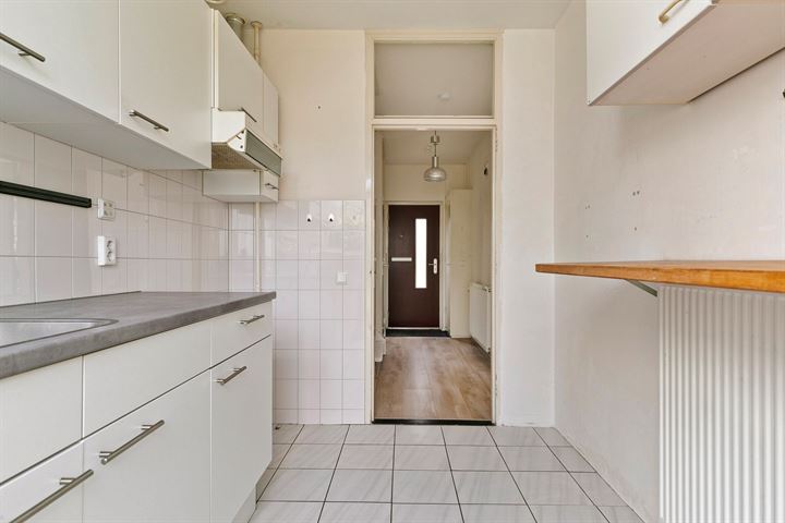 View photo 13 of Landluststraat 30