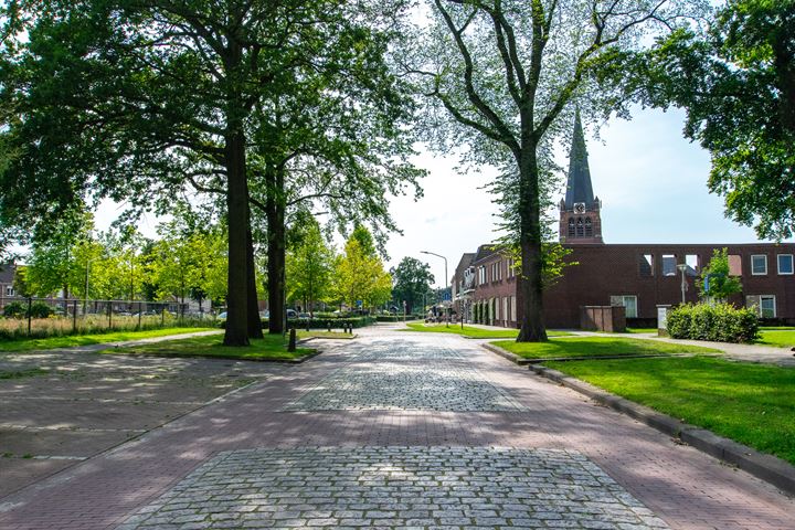 Bekijk foto 3 van Huijbergseweg 12