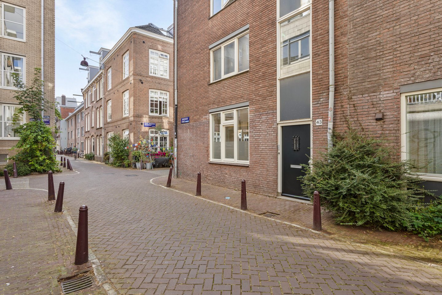 View photo 2 of Passeerdersstraat 43