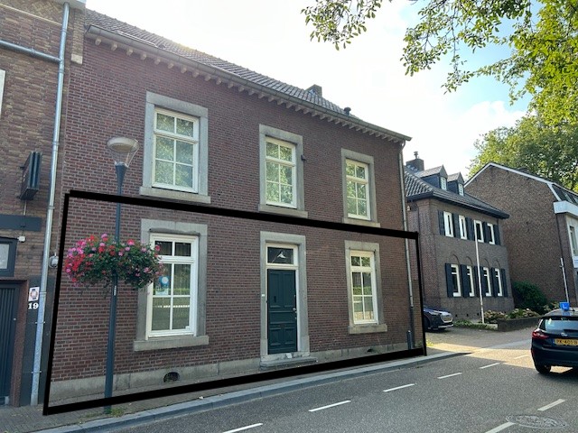 Bekijk foto 1 van Raadhuisstraat 17