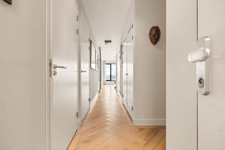 Photo 16 of Hellingstraat 220