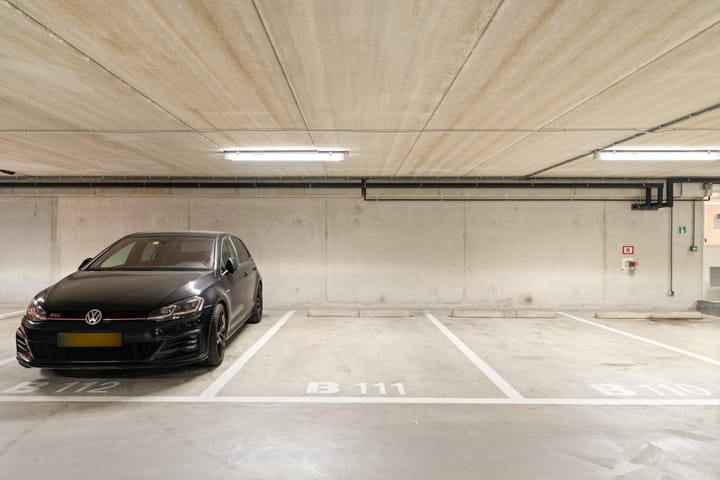 Photo 31 of Hellingstraat 220