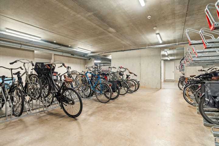 Photo 32 of Hellingstraat 220