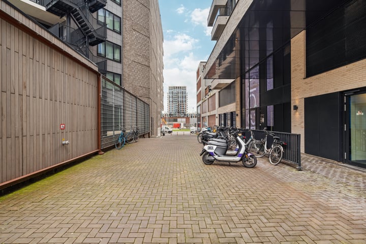 Bekijk foto 35 van Hellingstraat 220