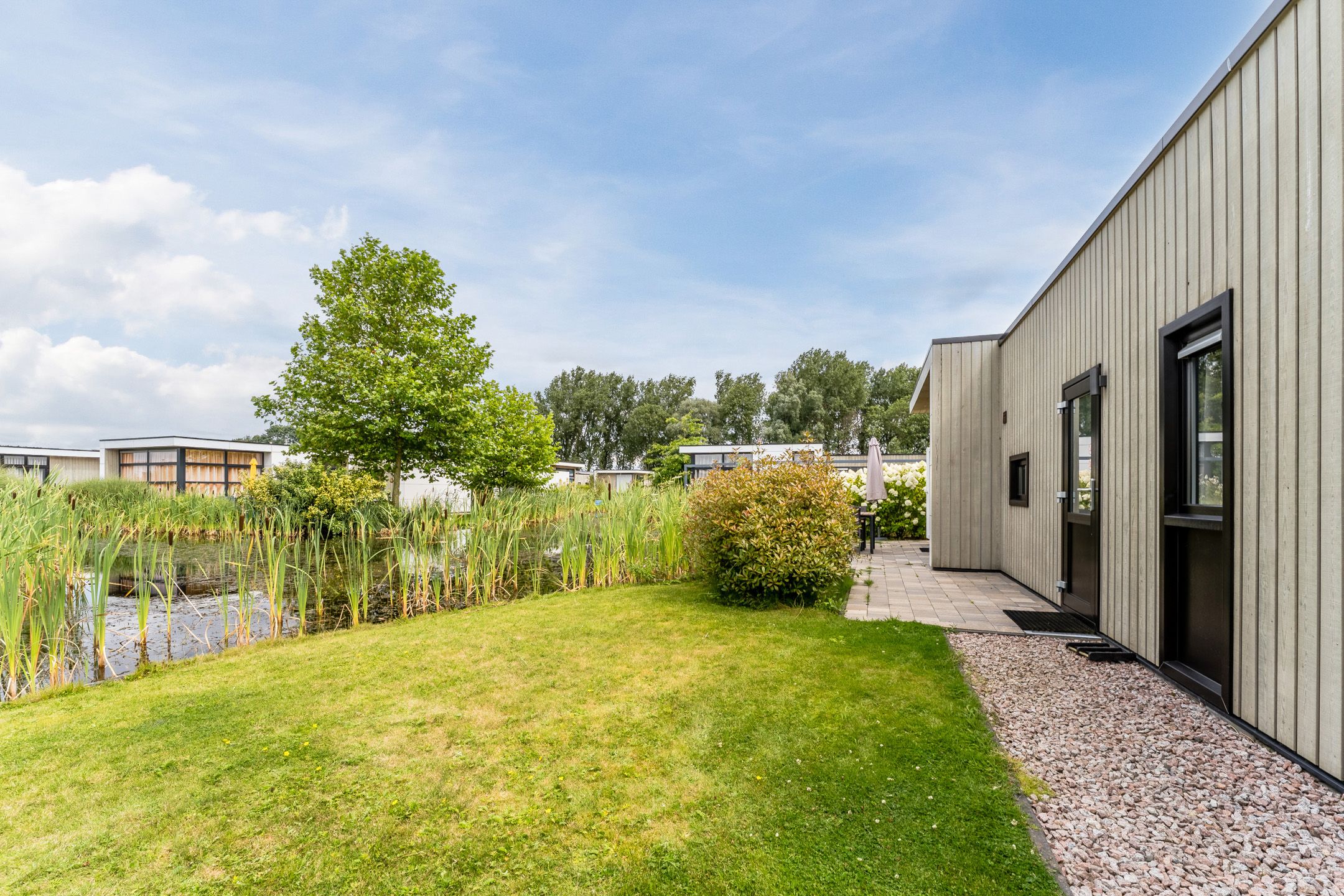 2-bedroom freehold villa in Nijkerk — photo 1 of 5