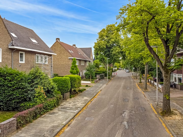 Photo 42 of Caumerbeeklaan 15