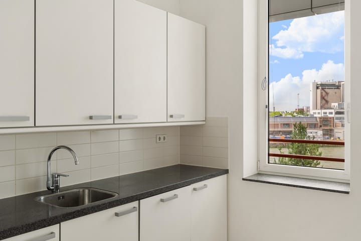 Photo 24 of Landverhuizersplein 7