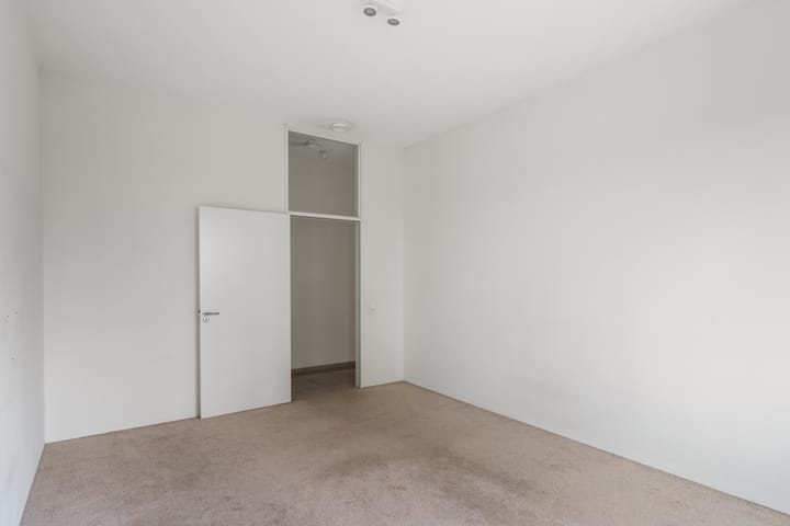 Photo 36 of Landverhuizersplein 7