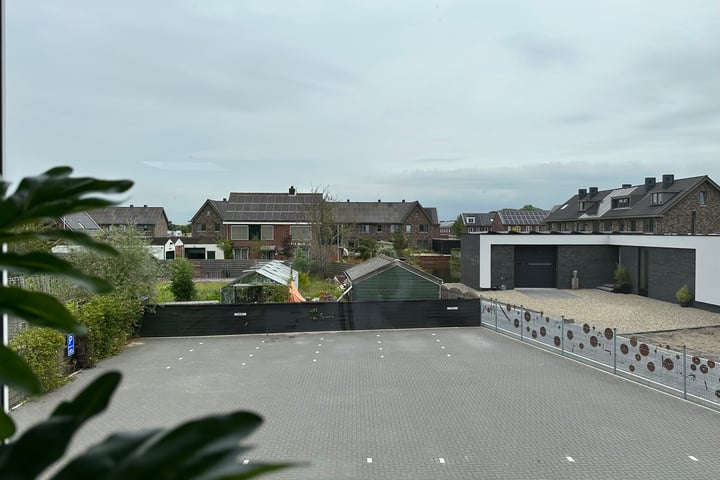 View photo 14 of Noordeinde 127-B