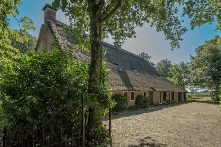 Photo 3 of Oosteinde 18