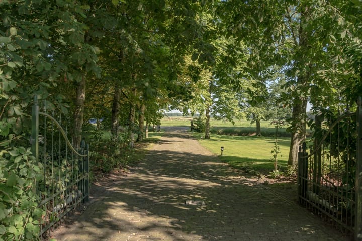 Photo 14 of Oosteinde 18