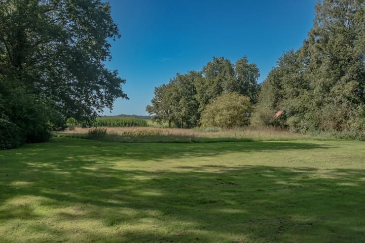 Photo 38 of Oosteinde 18