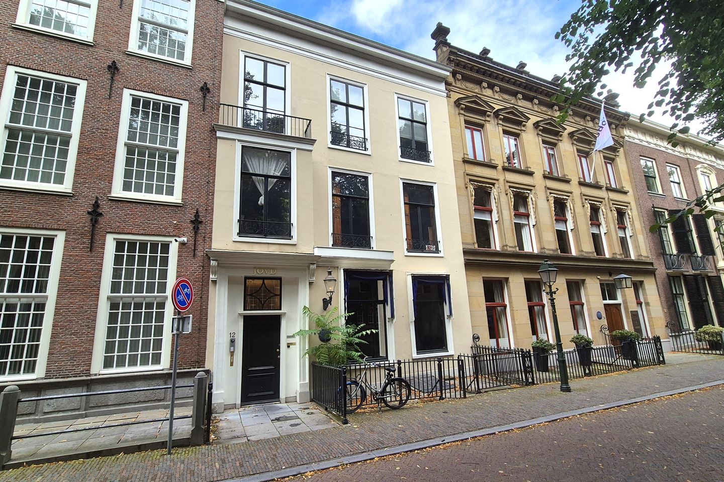 Bekijk foto 1 van Lange Voorhout 12