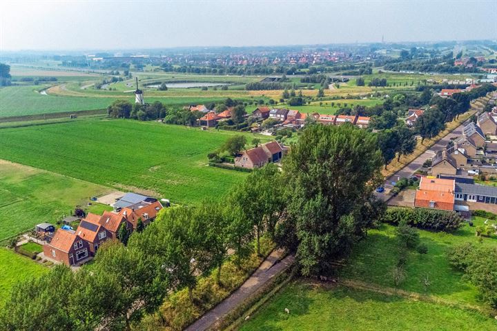 View photo 3 of Molendijk 66