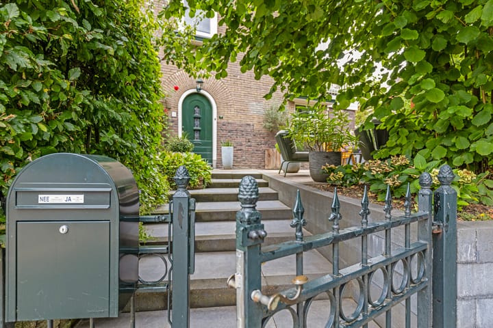 Foto 7 van Bronbeeklaan 1