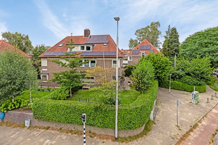 Foto 50 van Bronbeeklaan 1