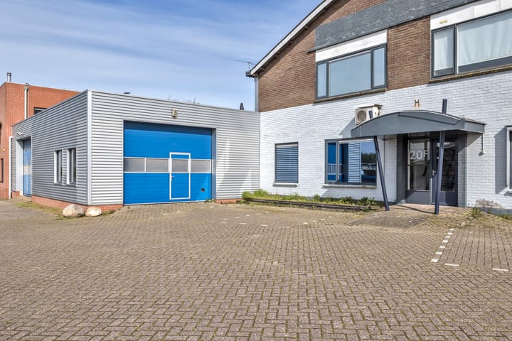 Mr. W.M. Oppedijk van Veenweg 20-F