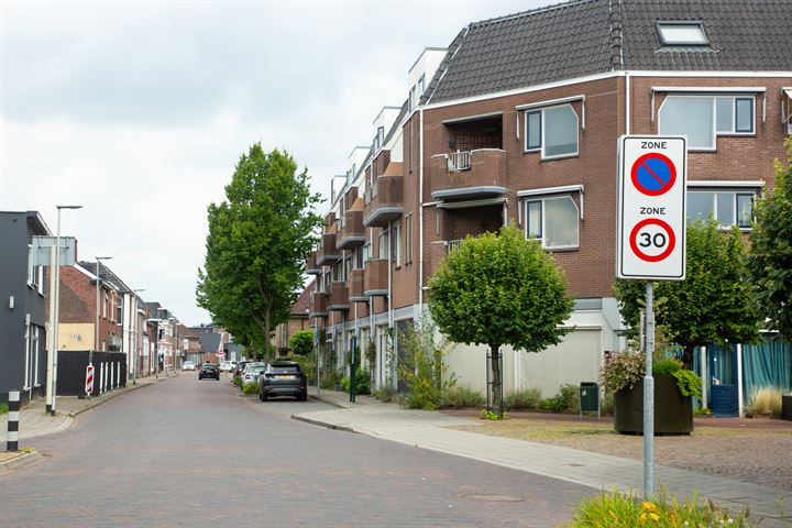 Bekijk foto 2 van Misterstraat 108