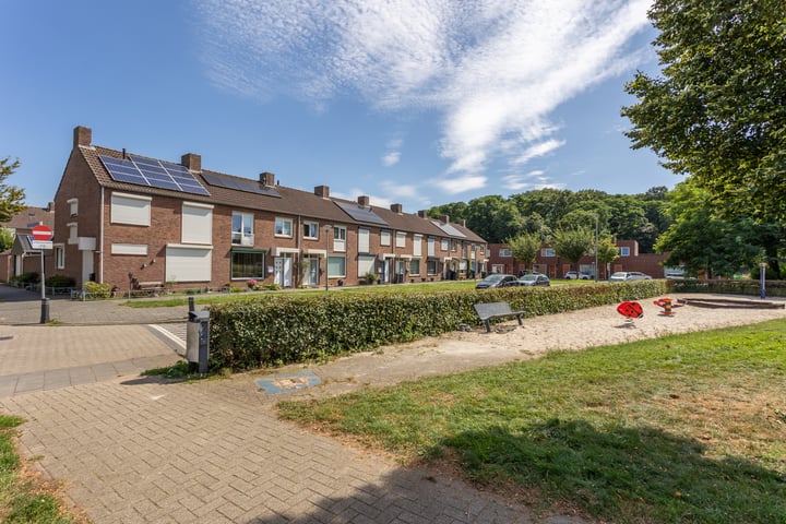 Bekijk foto 37 van Van den Boschstraat 14