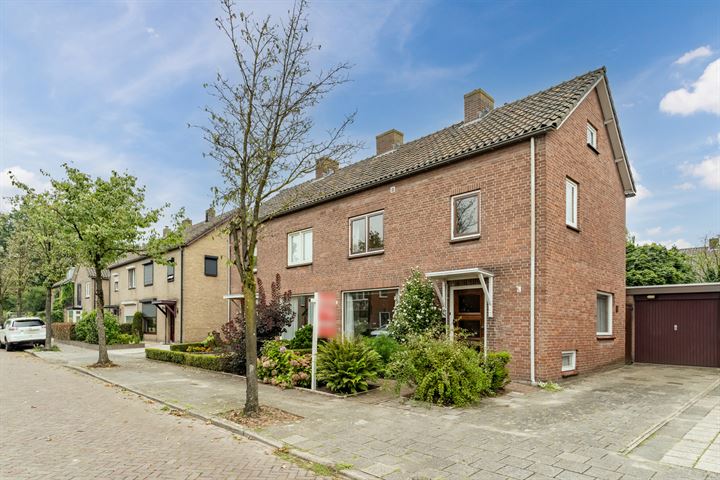 View photo 2 of Deken Fickstraat 8