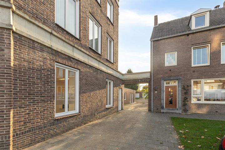 Bekijk foto 33 van Heerlerbaan 114