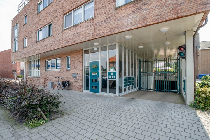 Bekijk foto 36 van Badhuisstraat 41