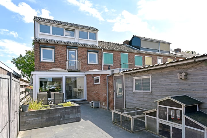 Bekijk foto 2 van P. van Schravendijkstraat 2