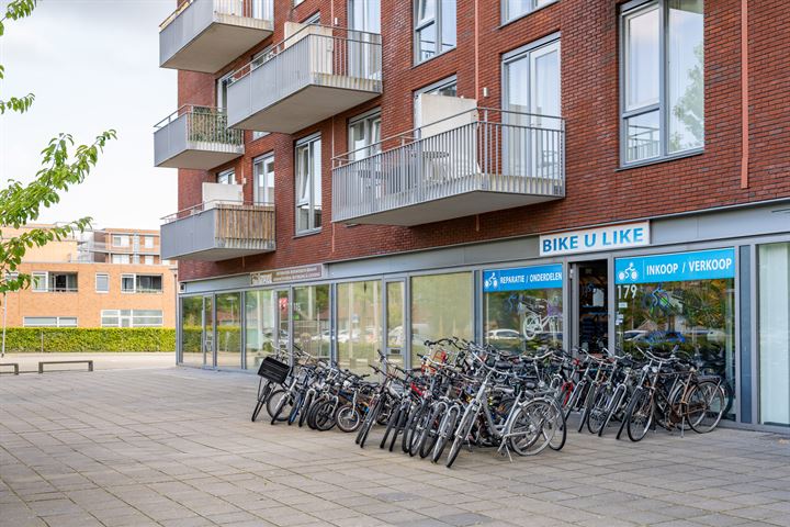 Bekijk foto 40 van Piranesistraat 57