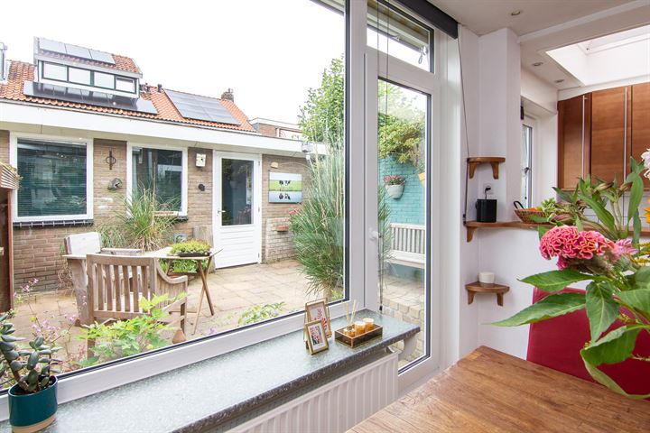 Bekijk foto 16 van Ternatestraat 9