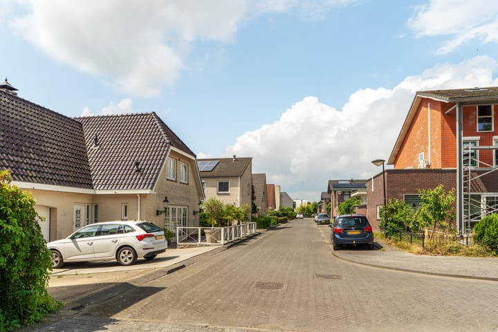 Photo 61 of Zanzibarstraat 31