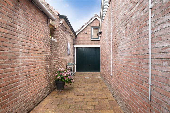 Bekijk foto 46 van Oranjeboomstraat 37