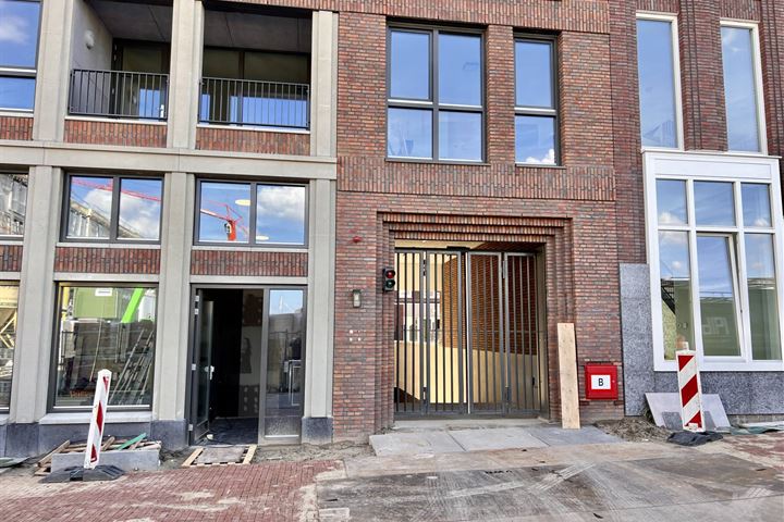 Bekijk foto 18 van Skopjestraat 2