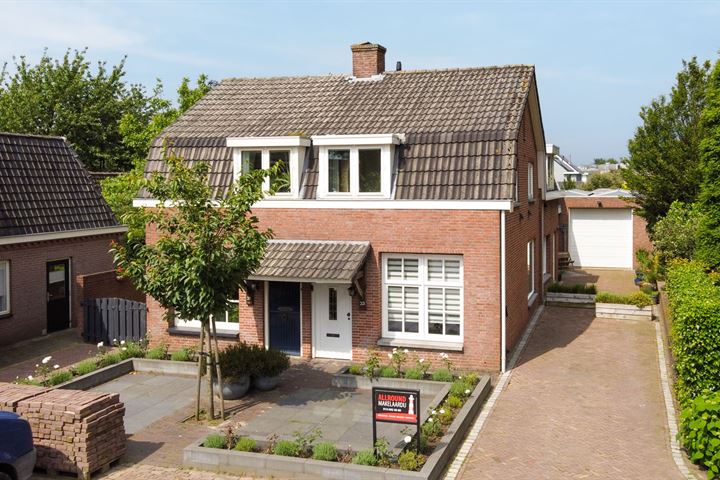 View photo 1 of Stationstraat 33