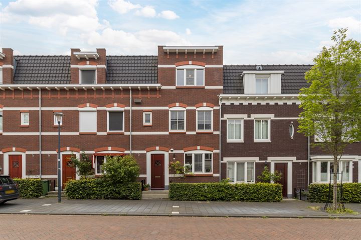 Bekijk foto 1 van Albert Trouwborststraat 20