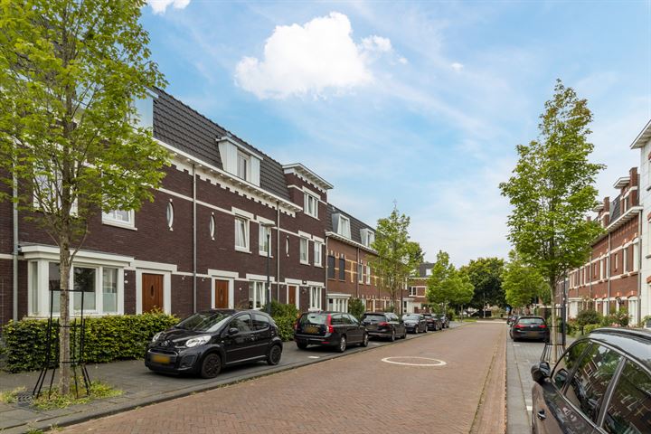 Bekijk foto 38 van Albert Trouwborststraat 20