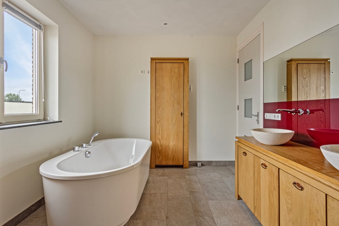 Photo 32 of Half Elfje 16-A