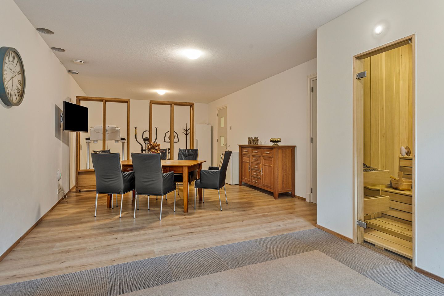 Photo 44 of Half Elfje 16-A