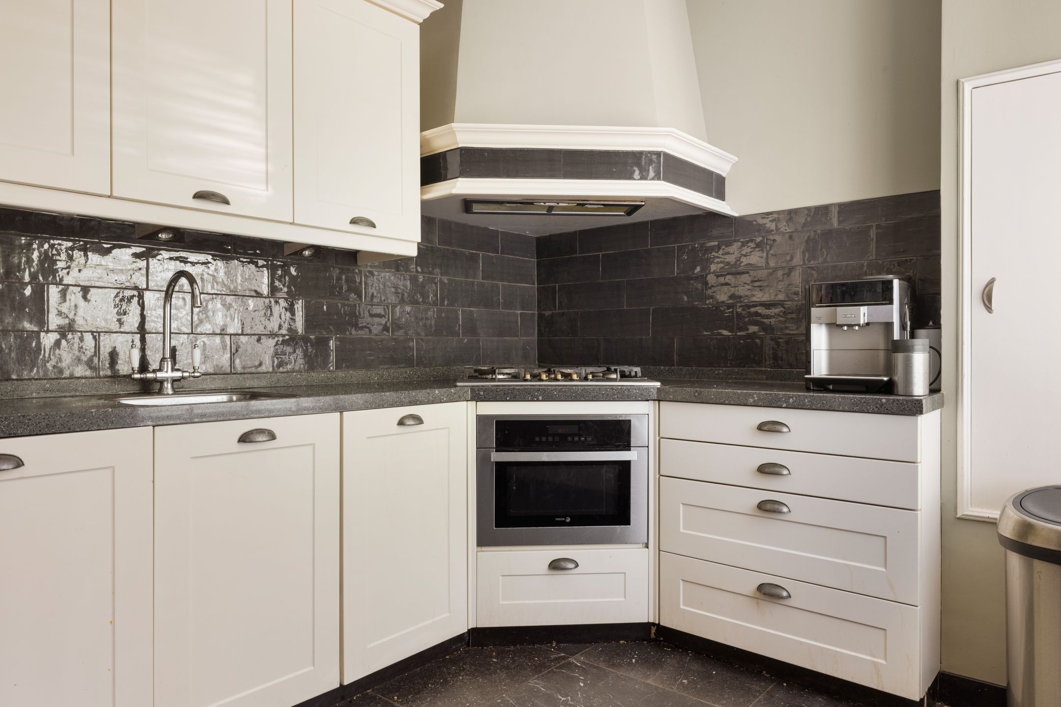 Photo 24 of Hoofdweg 685