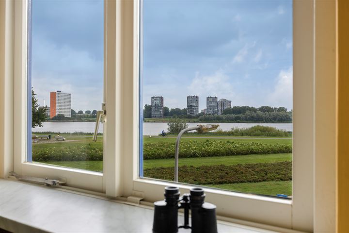 Bekijk foto 12 van Maasboulevard 136